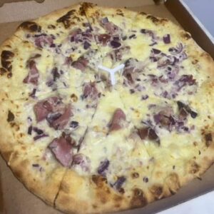Csülkös pizza